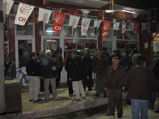 CHP'lileri Seçim Büroları Almıyor